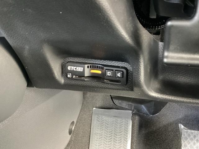 ヴェゼル ｅ：ＨＥＶＺ　メモリーナビ　ＥＴＣ　ドラレコ　リアカメラ　スマートキー＆プッシュスタート　サイドＳＲＳ　イモビ　地デジ　Ｂカメ　キーレスエントリー　Ｃソナー　ＵＳＢポート　ＰＳ　ＬＥＤライト　シートヒータ　ＡＡＣ（46枚目）