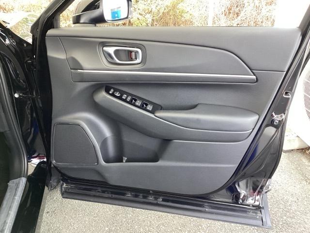 ヴェゼル ｅ：ＨＥＶＺ　メモリーナビ　ＥＴＣ　ドラレコ　リアカメラ　スマートキー＆プッシュスタート　サイドＳＲＳ　イモビ　地デジ　Ｂカメ　キーレスエントリー　Ｃソナー　ＵＳＢポート　ＰＳ　ＬＥＤライト　シートヒータ　ＡＡＣ（54枚目）