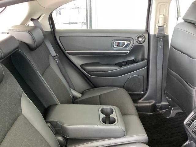 ヴェゼル ｅ：ＨＥＶＺ　メモリーナビ　ＥＴＣ　ドラレコ　リアカメラ　スマートキー＆プッシュスタート　サイドＳＲＳ　イモビ　地デジ　Ｂカメ　キーレスエントリー　Ｃソナー　ＵＳＢポート　ＰＳ　ＬＥＤライト　シートヒータ　ＡＡＣ（61枚目）