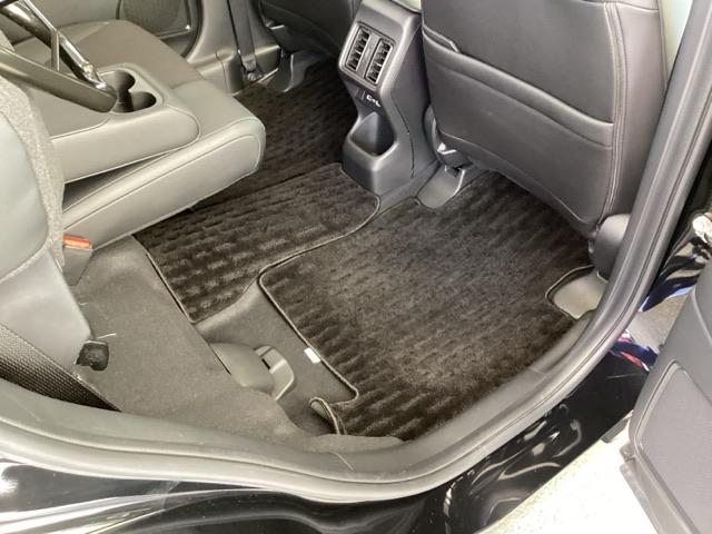 ヴェゼル ｅ：ＨＥＶＺ　メモリーナビ　ＥＴＣ　ドラレコ　リアカメラ　スマートキー＆プッシュスタート　サイドＳＲＳ　イモビ　地デジ　Ｂカメ　キーレスエントリー　Ｃソナー　ＵＳＢポート　ＰＳ　ＬＥＤライト　シートヒータ　ＡＡＣ（63枚目）