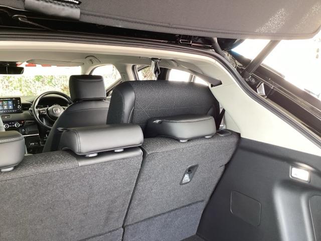 ヴェゼル ｅ：ＨＥＶＺ　メモリーナビ　ＥＴＣ　ドラレコ　リアカメラ　スマートキー＆プッシュスタート　サイドＳＲＳ　イモビ　地デジ　Ｂカメ　キーレスエントリー　Ｃソナー　ＵＳＢポート　ＰＳ　ＬＥＤライト　シートヒータ　ＡＡＣ（66枚目）