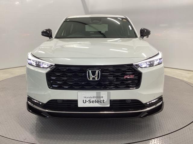 ヴェゼル ｅ：ＨＥＶＲＳ　ＨｏｎｄａＣＯＮＮＥＣＴディスプレイ　ＬＥＤヘッドランプ　オートライト　オートクルーズコントロール　オートエアコン　パーキングセンサー　誤発進抑制機能　Ｂカメラ　ＵＳＢ　スマートキー　フルセグ　ＥＴＣ（5枚目）