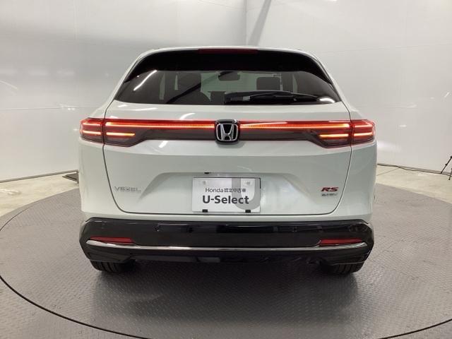 ヴェゼル ｅ：ＨＥＶＲＳ　ＨｏｎｄａＣＯＮＮＥＣＴディスプレイ　ＬＥＤヘッドランプ　オートライト　オートクルーズコントロール　オートエアコン　パーキングセンサー　誤発進抑制機能　Ｂカメラ　ＵＳＢ　スマートキー　フルセグ　ＥＴＣ（8枚目）