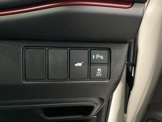 ヴェゼル ｅ：ＨＥＶＲＳ　ＨｏｎｄａＣＯＮＮＥＣＴディスプレイ　ＬＥＤヘッドランプ　オートライト　オートクルーズコントロール　オートエアコン　パーキングセンサー　誤発進抑制機能　Ｂカメラ　ＵＳＢ　スマートキー　フルセグ　ＥＴＣ（16枚目）