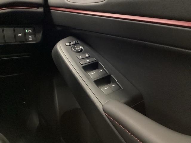 ヴェゼル ｅ：ＨＥＶＲＳ　ＨｏｎｄａＣＯＮＮＥＣＴディスプレイ　ＬＥＤヘッドランプ　オートライト　オートクルーズコントロール　オートエアコン　パーキングセンサー　誤発進抑制機能　Ｂカメラ　ＵＳＢ　スマートキー　フルセグ　ＥＴＣ（32枚目）