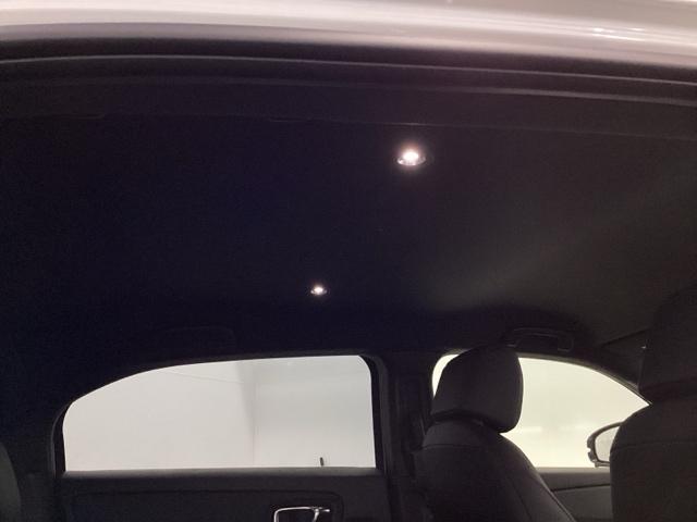 ヴェゼル ｅ：ＨＥＶＲＳ　ＨｏｎｄａＣＯＮＮＥＣＴディスプレイ　ＬＥＤヘッドランプ　オートライト　オートクルーズコントロール　オートエアコン　パーキングセンサー　誤発進抑制機能　Ｂカメラ　ＵＳＢ　スマートキー　フルセグ　ＥＴＣ（36枚目）