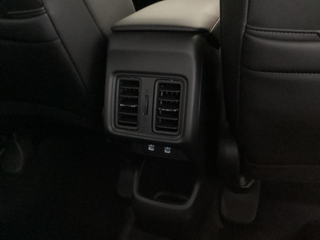 ヴェゼル ｅ：ＨＥＶＲＳ　ＨｏｎｄａＣＯＮＮＥＣＴディスプレイ　ＬＥＤヘッドランプ　オートライト　オートクルーズコントロール　オートエアコン　パーキングセンサー　誤発進抑制機能　Ｂカメラ　ＵＳＢ　スマートキー　フルセグ　ＥＴＣ（37枚目）