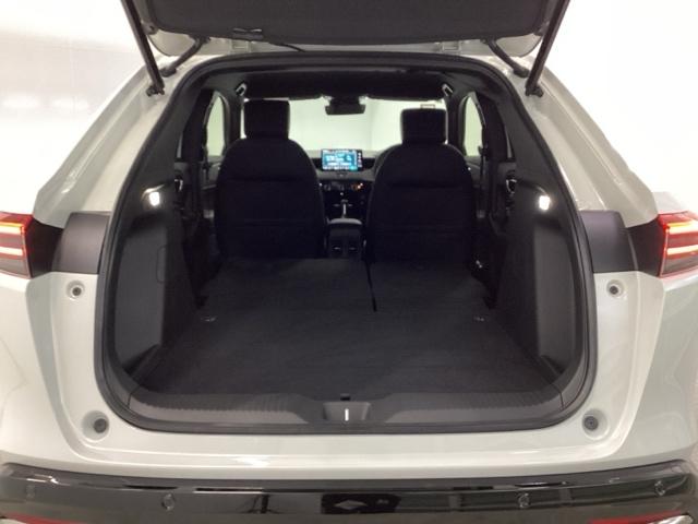 ヴェゼル ｅ：ＨＥＶＲＳ　ＨｏｎｄａＣＯＮＮＥＣＴディスプレイ　ＬＥＤヘッドランプ　オートライト　オートクルーズコントロール　オートエアコン　パーキングセンサー　誤発進抑制機能　Ｂカメラ　ＵＳＢ　スマートキー　フルセグ　ＥＴＣ（41枚目）