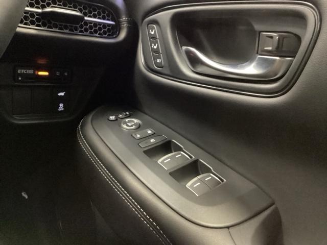 �d���i�[�������R���h�A�~���[�ƁA�p���[�E�B���h�E�}�X�^�[�X�C�b�`���͉^�]�ȃh�A�ɂ���܂��B