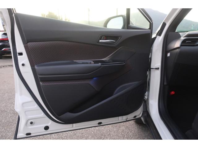 Ｃ－ＨＲ Ｇ　純正ＬＥＤシーケンシャル　衝突軽減ブレーキ　前後センサー　ハーフレザーシート　シートヒーター　追従クルコン　純正ナビ　地デジＴＶ　Ｂｌｕｅｔｏｏｔｈ　バックカメラ　ＤＶＤ再生　ＥＴＣ　ドラレコ前（50枚目）