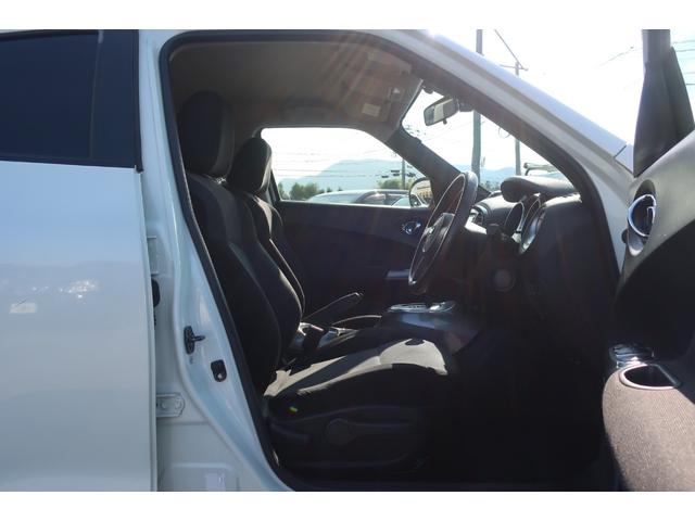 ジューク １５ＲＸ　タイプＶ　純正ナビ　地デジＴＶ　Ｂｌｕｅｔｏｏｔｈ　バックカメラ　ＤＶＤ再生　ＥＴＣ　社外１８インチＡＷ　車高調ローダウン　インテリジェントキー　オートライト　オートエアコン　電動格納ドアミラー（16枚目）