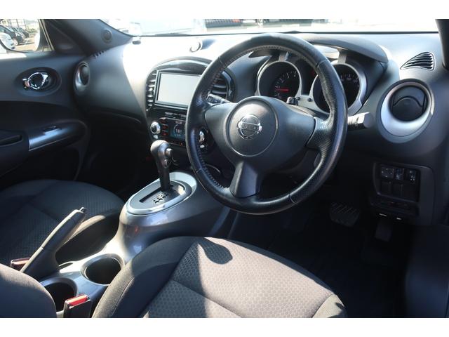 ジューク １５ＲＸ　タイプＶ　純正ナビ　地デジＴＶ　Ｂｌｕｅｔｏｏｔｈ　バックカメラ　ＤＶＤ再生　ＥＴＣ　社外１８インチＡＷ　車高調ローダウン　インテリジェントキー　オートライト　オートエアコン　電動格納ドアミラー（17枚目）