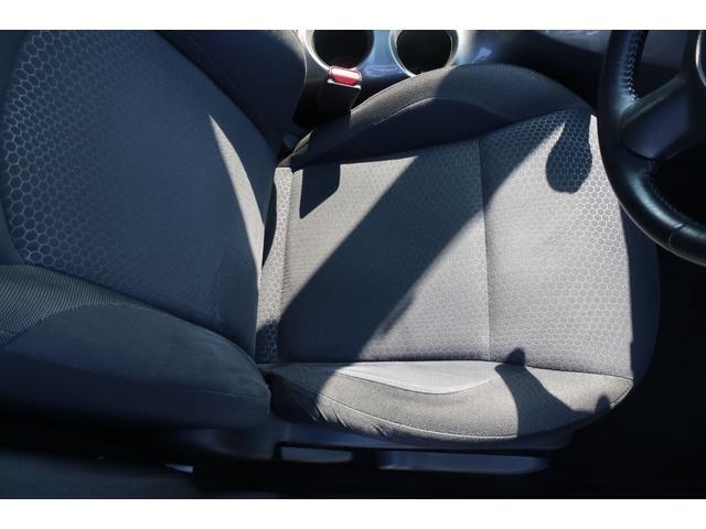 ジューク １５ＲＸ　タイプＶ　純正ナビ　地デジＴＶ　Ｂｌｕｅｔｏｏｔｈ　バックカメラ　ＤＶＤ再生　ＥＴＣ　社外１８インチＡＷ　車高調ローダウン　インテリジェントキー　オートライト　オートエアコン　電動格納ドアミラー（19枚目）