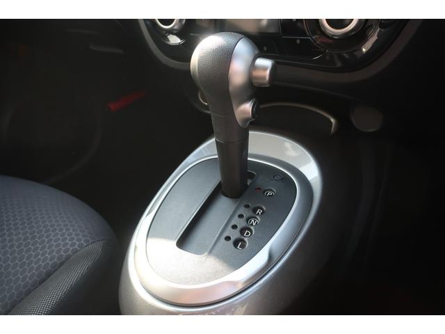 ジューク １５ＲＸ　タイプＶ　純正ナビ　地デジＴＶ　Ｂｌｕｅｔｏｏｔｈ　バックカメラ　ＤＶＤ再生　ＥＴＣ　社外１８インチＡＷ　車高調ローダウン　インテリジェントキー　オートライト　オートエアコン　電動格納ドアミラー（25枚目）