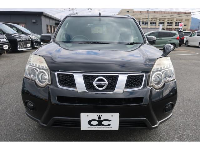 ��l�C�r�t�u�ԁB���ʂ���̃t�����g�}�X�N�͓��X���镗�i�B