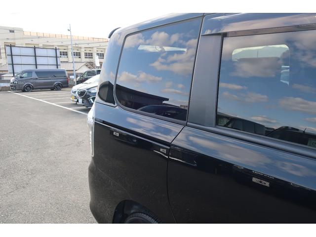 �E���A�t�F���_�[���傫�Ȃւ��݂�ڗ������Ȃ��Y��ł���