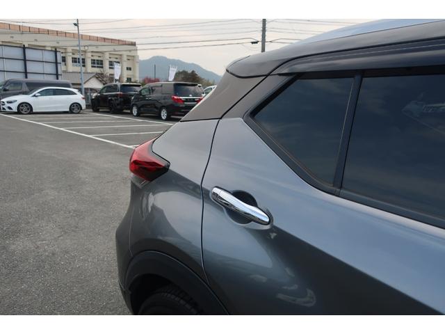 �E���A�t�F���_�[���傫�Ȃւ��݂�ڗ������Ȃ��Y��ł���