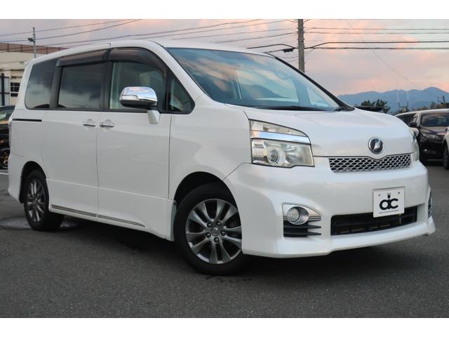 ヴォクシー 　特別仕様車　両側パワスラ　１０．２型後席モニター　ビッグＸ８型ナビ　地デジＴＶ　Ｂｌｕｅｔｏｏｔｈ　バックカメラ　ＤＶＤビデオ　ＥＴＣ　プッシュスタート　スペアキー　リア＆オートエアコン　オートライト（8枚目）