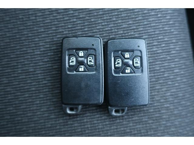 ヴォクシー 　特別仕様車　両側パワスラ　１０．２型後席モニター　ビッグＸ８型ナビ　地デジＴＶ　Ｂｌｕｅｔｏｏｔｈ　バックカメラ　ＤＶＤビデオ　ＥＴＣ　プッシュスタート　スペアキー　リア＆オートエアコン　オートライト（14枚目）