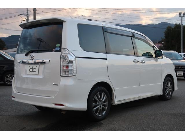 ヴォクシー 　特別仕様車　両側パワスラ　１０．２型後席モニター　ビッグＸ８型ナビ　地デジＴＶ　Ｂｌｕｅｔｏｏｔｈ　バックカメラ　ＤＶＤビデオ　ＥＴＣ　プッシュスタート　スペアキー　リア＆オートエアコン　オートライト（15枚目）