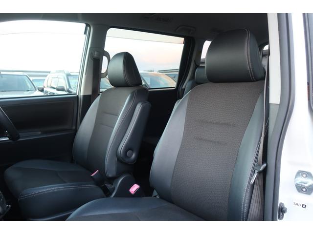 ヴォクシー 　特別仕様車　両側パワスラ　１０．２型後席モニター　ビッグＸ８型ナビ　地デジＴＶ　Ｂｌｕｅｔｏｏｔｈ　バックカメラ　ＤＶＤビデオ　ＥＴＣ　プッシュスタート　スペアキー　リア＆オートエアコン　オートライト（31枚目）