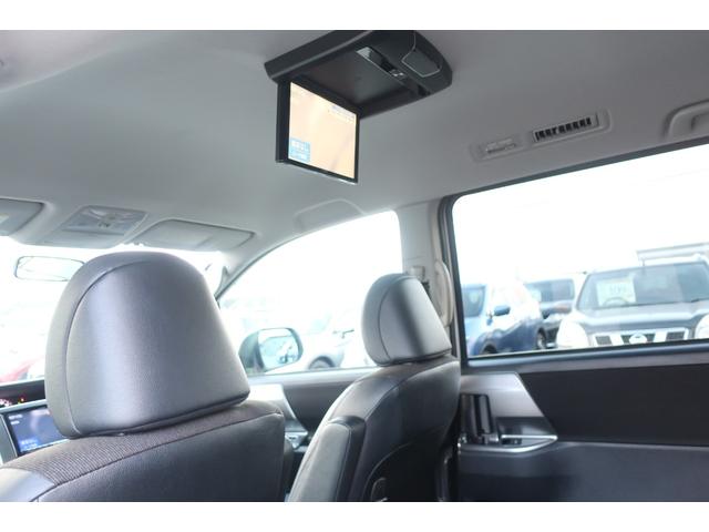 ヴォクシー 　特別仕様車　両側パワスラ　１０．２型後席モニター　ビッグＸ８型ナビ　地デジＴＶ　Ｂｌｕｅｔｏｏｔｈ　バックカメラ　ＤＶＤビデオ　ＥＴＣ　プッシュスタート　スペアキー　リア＆オートエアコン　オートライト（34枚目）