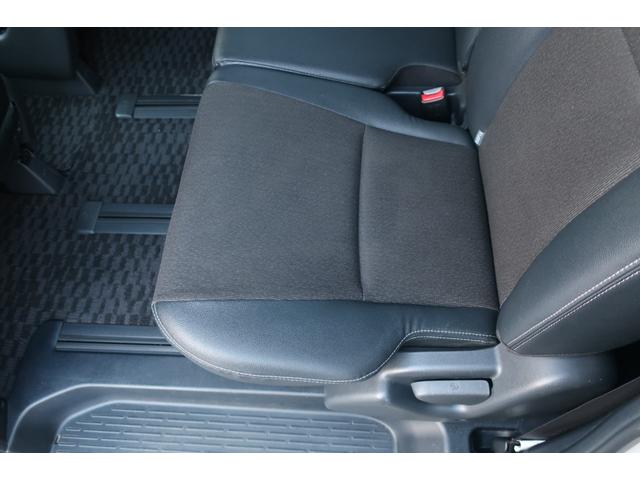 ヴォクシー 　特別仕様車　両側パワスラ　１０．２型後席モニター　ビッグＸ８型ナビ　地デジＴＶ　Ｂｌｕｅｔｏｏｔｈ　バックカメラ　ＤＶＤビデオ　ＥＴＣ　プッシュスタート　スペアキー　リア＆オートエアコン　オートライト（36枚目）