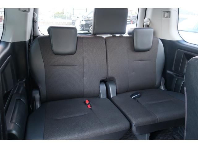 ヴォクシー 　特別仕様車　両側パワスラ　１０．２型後席モニター　ビッグＸ８型ナビ　地デジＴＶ　Ｂｌｕｅｔｏｏｔｈ　バックカメラ　ＤＶＤビデオ　ＥＴＣ　プッシュスタート　スペアキー　リア＆オートエアコン　オートライト（41枚目）