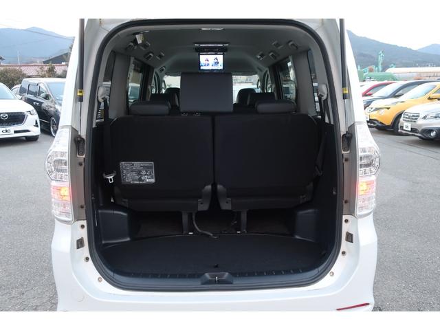 ヴォクシー 　特別仕様車　両側パワスラ　１０．２型後席モニター　ビッグＸ８型ナビ　地デジＴＶ　Ｂｌｕｅｔｏｏｔｈ　バックカメラ　ＤＶＤビデオ　ＥＴＣ　プッシュスタート　スペアキー　リア＆オートエアコン　オートライト（42枚目）