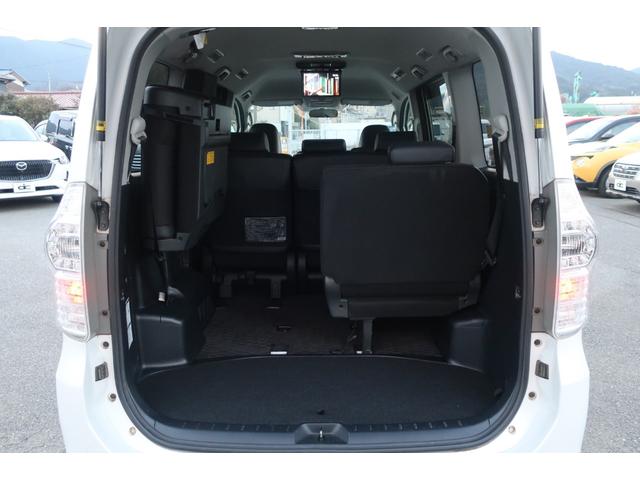 ヴォクシー 　特別仕様車　両側パワスラ　１０．２型後席モニター　ビッグＸ８型ナビ　地デジＴＶ　Ｂｌｕｅｔｏｏｔｈ　バックカメラ　ＤＶＤビデオ　ＥＴＣ　プッシュスタート　スペアキー　リア＆オートエアコン　オートライト（43枚目）