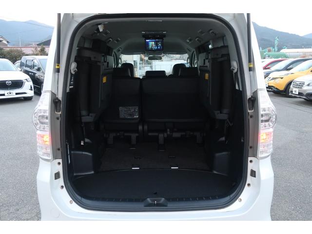 ヴォクシー 　特別仕様車　両側パワスラ　１０．２型後席モニター　ビッグＸ８型ナビ　地デジＴＶ　Ｂｌｕｅｔｏｏｔｈ　バックカメラ　ＤＶＤビデオ　ＥＴＣ　プッシュスタート　スペアキー　リア＆オートエアコン　オートライト（44枚目）