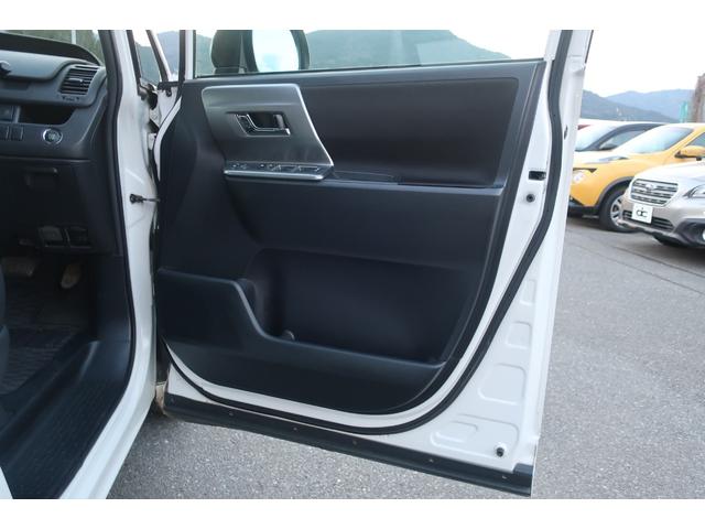 ヴォクシー 　特別仕様車　両側パワスラ　１０．２型後席モニター　ビッグＸ８型ナビ　地デジＴＶ　Ｂｌｕｅｔｏｏｔｈ　バックカメラ　ＤＶＤビデオ　ＥＴＣ　プッシュスタート　スペアキー　リア＆オートエアコン　オートライト（46枚目）