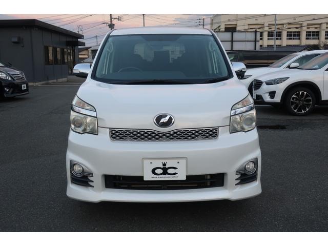 ヴォクシー 　特別仕様車　両側パワスラ　１０．２型後席モニター　ビッグＸ８型ナビ　地デジＴＶ　Ｂｌｕｅｔｏｏｔｈ　バックカメラ　ＤＶＤビデオ　ＥＴＣ　プッシュスタート　スペアキー　リア＆オートエアコン　オートライト（49枚目）