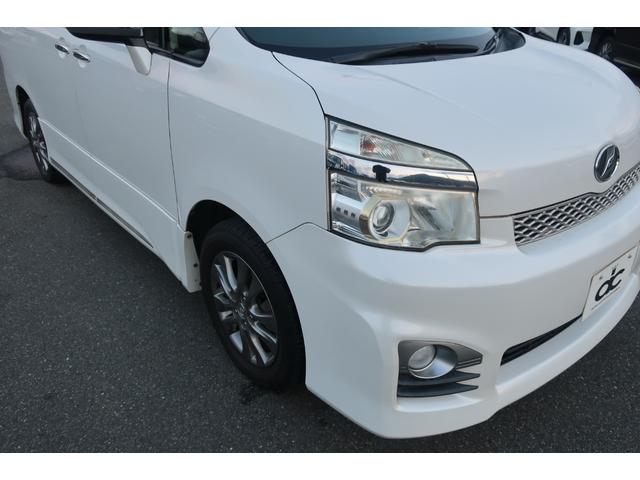 ヴォクシー 　特別仕様車　両側パワスラ　１０．２型後席モニター　ビッグＸ８型ナビ　地デジＴＶ　Ｂｌｕｅｔｏｏｔｈ　バックカメラ　ＤＶＤビデオ　ＥＴＣ　プッシュスタート　スペアキー　リア＆オートエアコン　オートライト（53枚目）