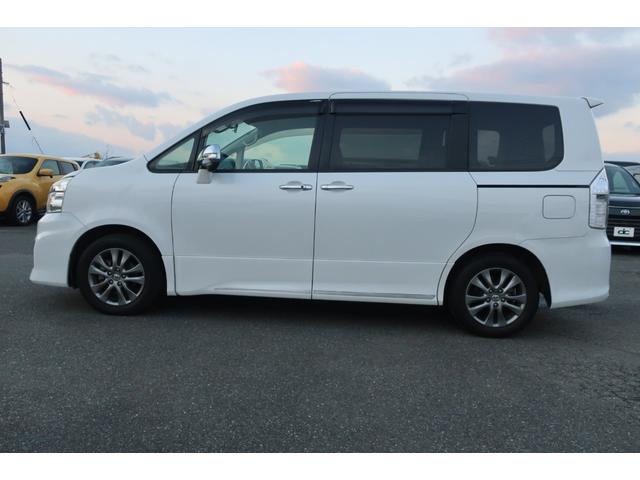 ヴォクシー 　特別仕様車　両側パワスラ　１０．２型後席モニター　ビッグＸ８型ナビ　地デジＴＶ　Ｂｌｕｅｔｏｏｔｈ　バックカメラ　ＤＶＤビデオ　ＥＴＣ　プッシュスタート　スペアキー　リア＆オートエアコン　オートライト（59枚目）