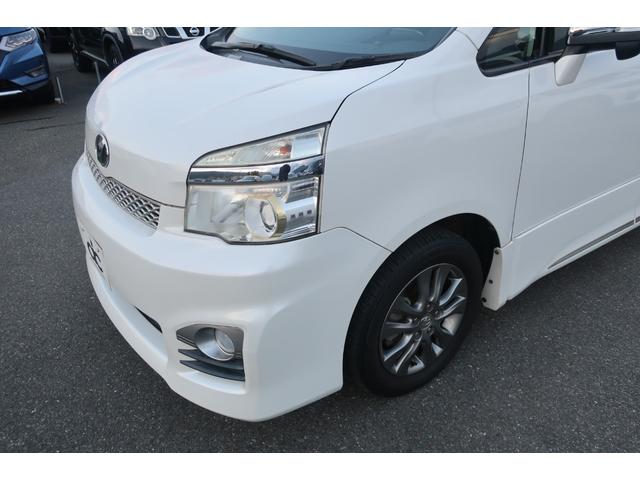 ヴォクシー 　特別仕様車　両側パワスラ　１０．２型後席モニター　ビッグＸ８型ナビ　地デジＴＶ　Ｂｌｕｅｔｏｏｔｈ　バックカメラ　ＤＶＤビデオ　ＥＴＣ　プッシュスタート　スペアキー　リア＆オートエアコン　オートライト（61枚目）