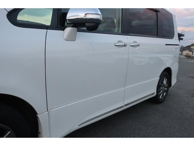 ヴォクシー 　特別仕様車　両側パワスラ　１０．２型後席モニター　ビッグＸ８型ナビ　地デジＴＶ　Ｂｌｕｅｔｏｏｔｈ　バックカメラ　ＤＶＤビデオ　ＥＴＣ　プッシュスタート　スペアキー　リア＆オートエアコン　オートライト（63枚目）