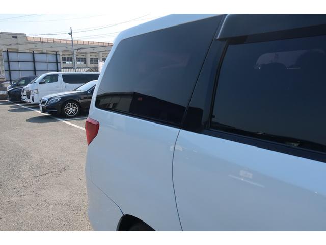 �E���A�t�F���_�[���傫�Ȃւ��݂�ڗ������Ȃ��Y��ł���