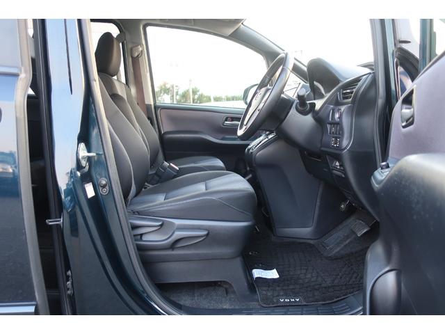 ヴォクシー ＺＳ　両側電動スライドドア　後席モニター　純正ナビ　地デジＴＶ　Ｂｌｕｅｔｏｏｔｈ　バックカメラ　ＤＶＤビデオ　ＥＴＣ　フロントフォグ　リヤ＆オートエアコン　オートライト　ＬＥＤヘッドライト　スマートキー（18枚目）