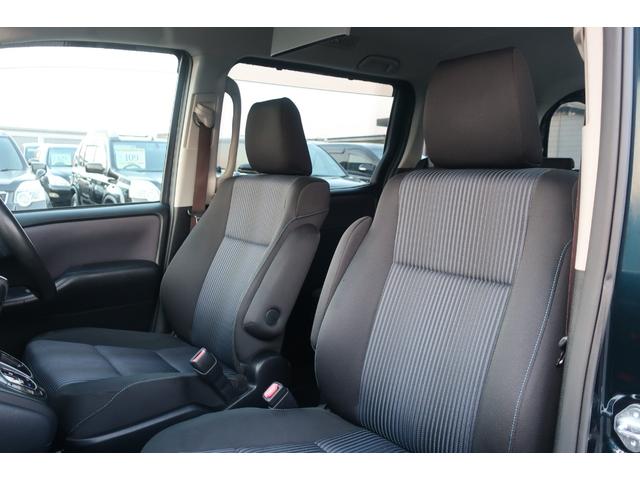 ヴォクシー ＺＳ　両側電動スライドドア　後席モニター　純正ナビ　地デジＴＶ　Ｂｌｕｅｔｏｏｔｈ　バックカメラ　ＤＶＤビデオ　ＥＴＣ　フロントフォグ　リヤ＆オートエアコン　オートライト　ＬＥＤヘッドライト　スマートキー（30枚目）