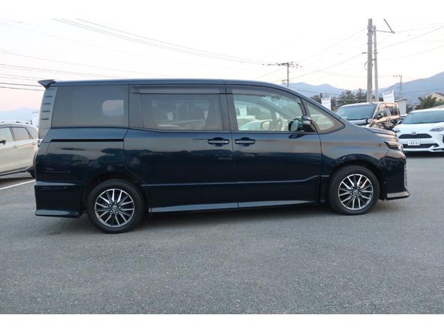 ヴォクシー ＺＳ　両側電動スライドドア　後席モニター　純正ナビ　地デジＴＶ　Ｂｌｕｅｔｏｏｔｈ　バックカメラ　ＤＶＤビデオ　ＥＴＣ　フロントフォグ　リヤ＆オートエアコン　オートライト　ＬＥＤヘッドライト　スマートキー（41枚目）