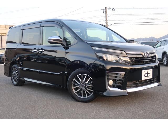 ヴォクシー ＺＳ　両側パワスラ　後席モニター　地デジＴＶ　Ｂｌｕｅｔｏｏｔｈ　バックカメラ　ＤＶＤビデオ　ＥＴＣ　ステアリングスイッチ　リア＆オートエアコン　オートライト　フロントフォグ　スマートキー（8枚目）