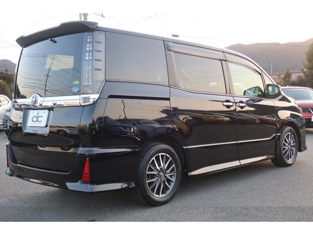 ヴォクシー ＺＳ　両側パワスラ　後席モニター　地デジＴＶ　Ｂｌｕｅｔｏｏｔｈ　バックカメラ　ＤＶＤビデオ　ＥＴＣ　ステアリングスイッチ　リア＆オートエアコン　オートライト　フロントフォグ　スマートキー（13枚目）