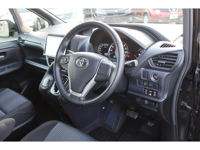 ヴォクシー ＺＳ　両側パワスラ　後席モニター　地デジＴＶ　Ｂｌｕｅｔｏｏｔｈ　バックカメラ　ＤＶＤビデオ　ＥＴＣ　ステアリングスイッチ　リア＆オートエアコン　オートライト　フロントフォグ　スマートキー（17枚目）