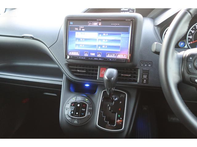 ヴォクシー ＺＳ　両側パワスラ　後席モニター　地デジＴＶ　Ｂｌｕｅｔｏｏｔｈ　バックカメラ　ＤＶＤビデオ　ＥＴＣ　ステアリングスイッチ　リア＆オートエアコン　オートライト　フロントフォグ　スマートキー（21枚目）