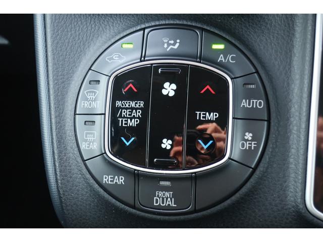 ヴォクシー ＺＳ　両側パワスラ　後席モニター　地デジＴＶ　Ｂｌｕｅｔｏｏｔｈ　バックカメラ　ＤＶＤビデオ　ＥＴＣ　ステアリングスイッチ　リア＆オートエアコン　オートライト　フロントフォグ　スマートキー（23枚目）