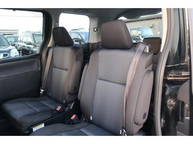 ヴォクシー ＺＳ　両側パワスラ　後席モニター　地デジＴＶ　Ｂｌｕｅｔｏｏｔｈ　バックカメラ　ＤＶＤビデオ　ＥＴＣ　ステアリングスイッチ　リア＆オートエアコン　オートライト　フロントフォグ　スマートキー（33枚目）