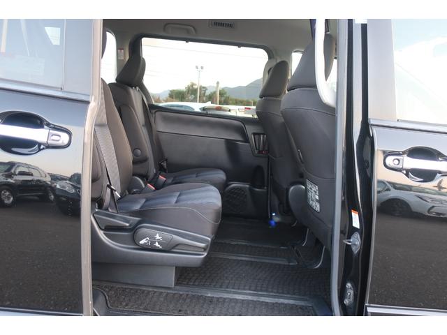 ヴォクシー ＺＳ　両側パワスラ　後席モニター　地デジＴＶ　Ｂｌｕｅｔｏｏｔｈ　バックカメラ　ＤＶＤビデオ　ＥＴＣ　ステアリングスイッチ　リア＆オートエアコン　オートライト　フロントフォグ　スマートキー（36枚目）