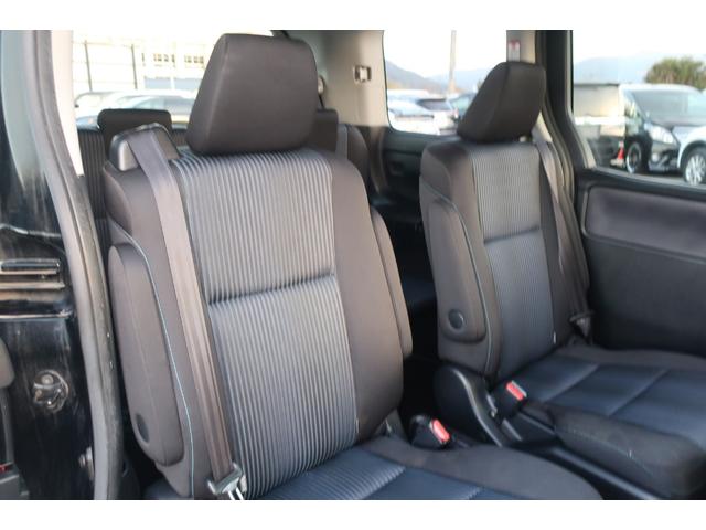 ヴォクシー ＺＳ　両側パワスラ　後席モニター　地デジＴＶ　Ｂｌｕｅｔｏｏｔｈ　バックカメラ　ＤＶＤビデオ　ＥＴＣ　ステアリングスイッチ　リア＆オートエアコン　オートライト　フロントフォグ　スマートキー（38枚目）