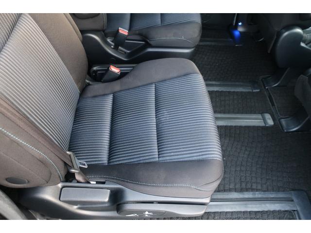 ヴォクシー ＺＳ　両側パワスラ　後席モニター　地デジＴＶ　Ｂｌｕｅｔｏｏｔｈ　バックカメラ　ＤＶＤビデオ　ＥＴＣ　ステアリングスイッチ　リア＆オートエアコン　オートライト　フロントフォグ　スマートキー（39枚目）